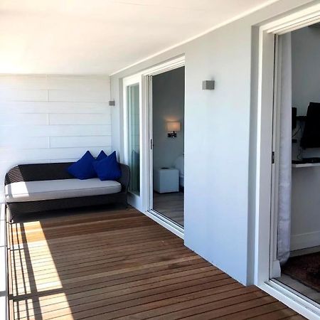 Апартаменты Camps Bay Loft With Stunning Mountain And Ocean Views Кейптаун Экстерьер фото