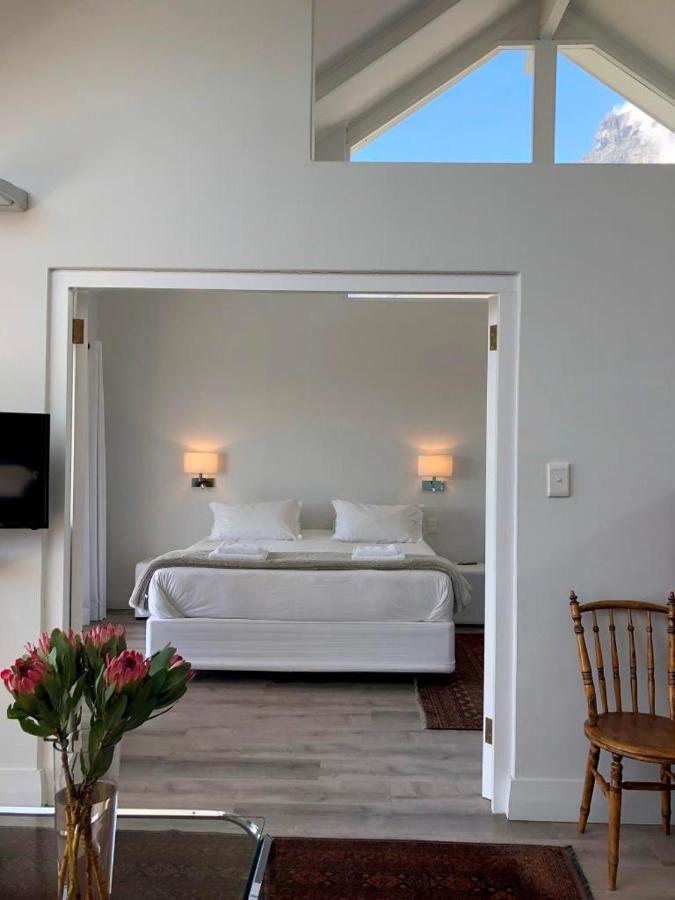Апартаменты Camps Bay Loft With Stunning Mountain And Ocean Views Кейптаун Экстерьер фото