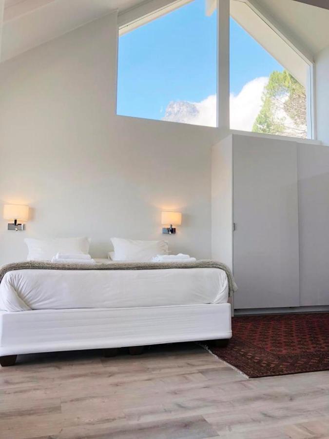 Апартаменты Camps Bay Loft With Stunning Mountain And Ocean Views Кейптаун Экстерьер фото