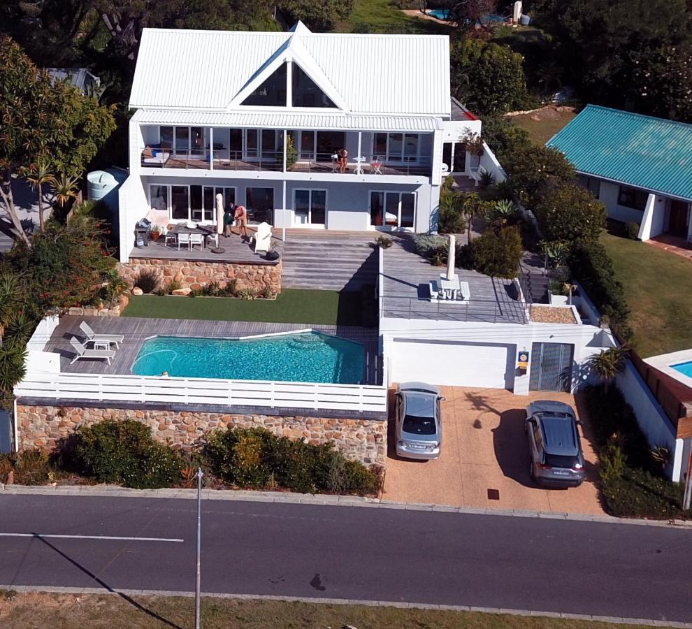 Апартаменты Camps Bay Loft With Stunning Mountain And Ocean Views Кейптаун Экстерьер фото